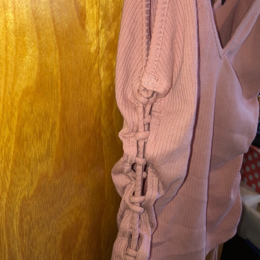 👛 Light Pink Ruched Tank 👛 - Picture 2 of 4